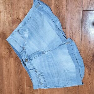 #327 Jordache Size 8 Shorts